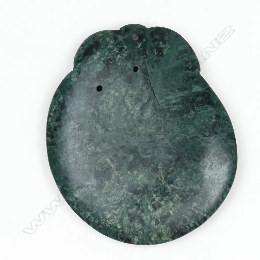 A Mike Higgs carved stylised Maori pendant Image 1++