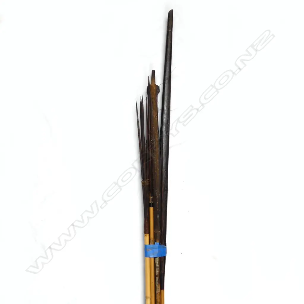 PALMWOOD BOWS AND 5 ARROWS Image 1++