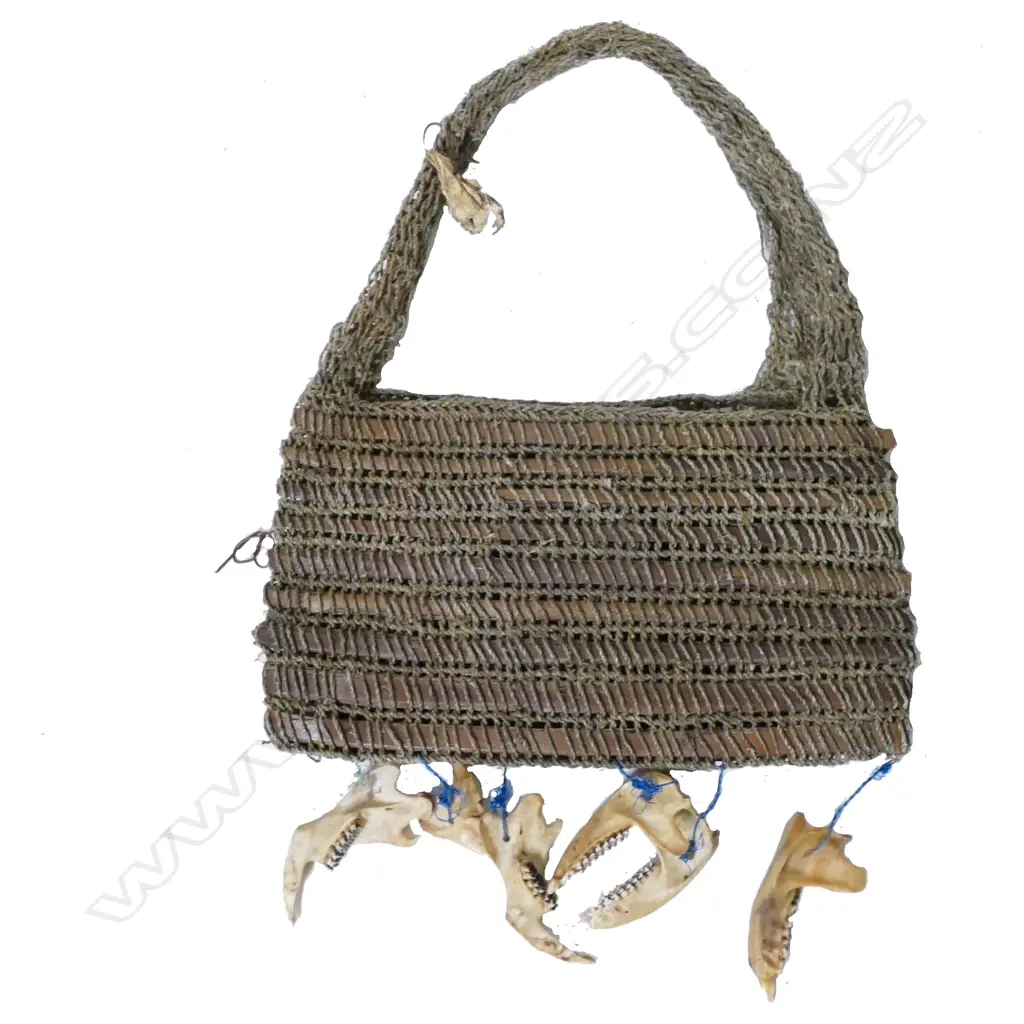 A small bilum purse Image 1++