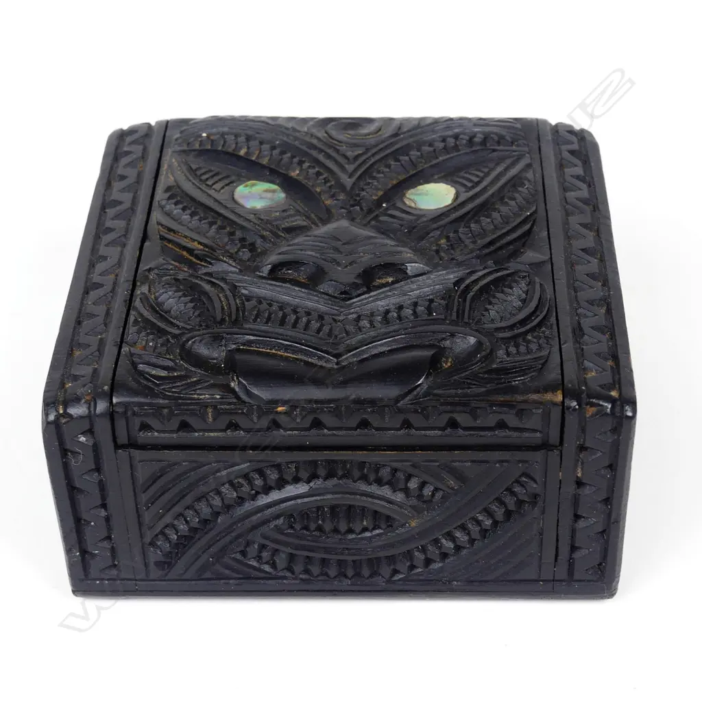 A small vintage Maori carved box Image 1++