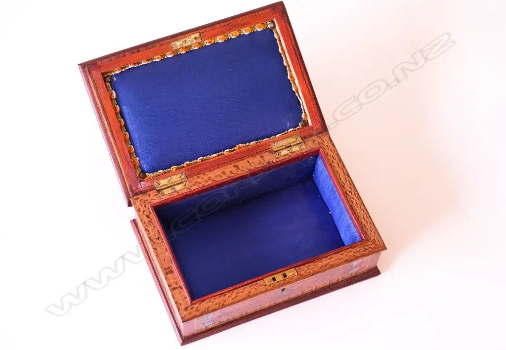 A good New Zealand inlaid woods box Image 1++