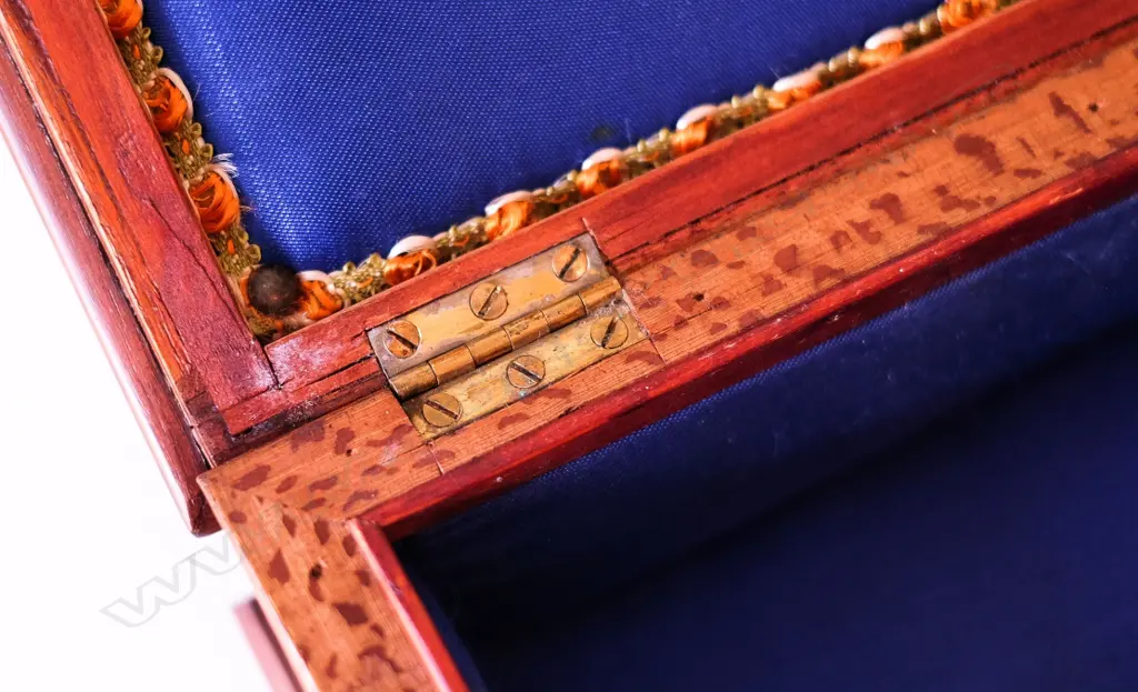 A good New Zealand inlaid woods box Image 1++