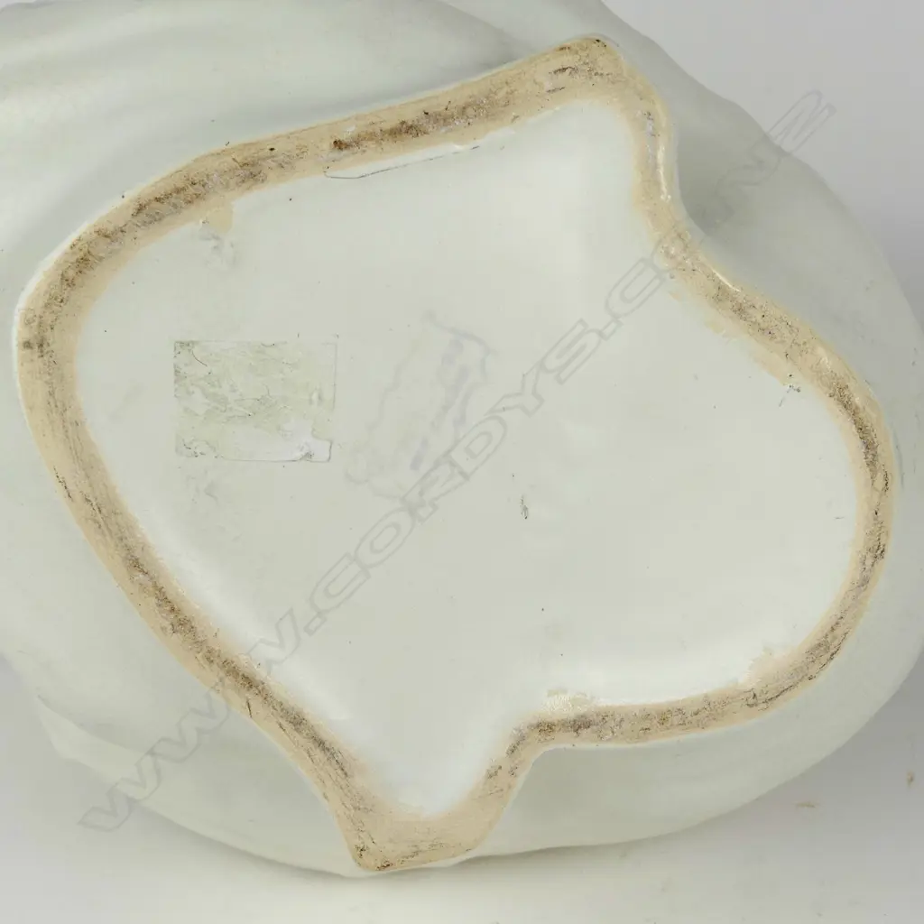 A large Crown Lynn white swan Image 1++