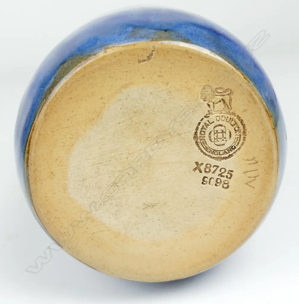 A Royal Doulton stoneware Art Deco vase Image 1++