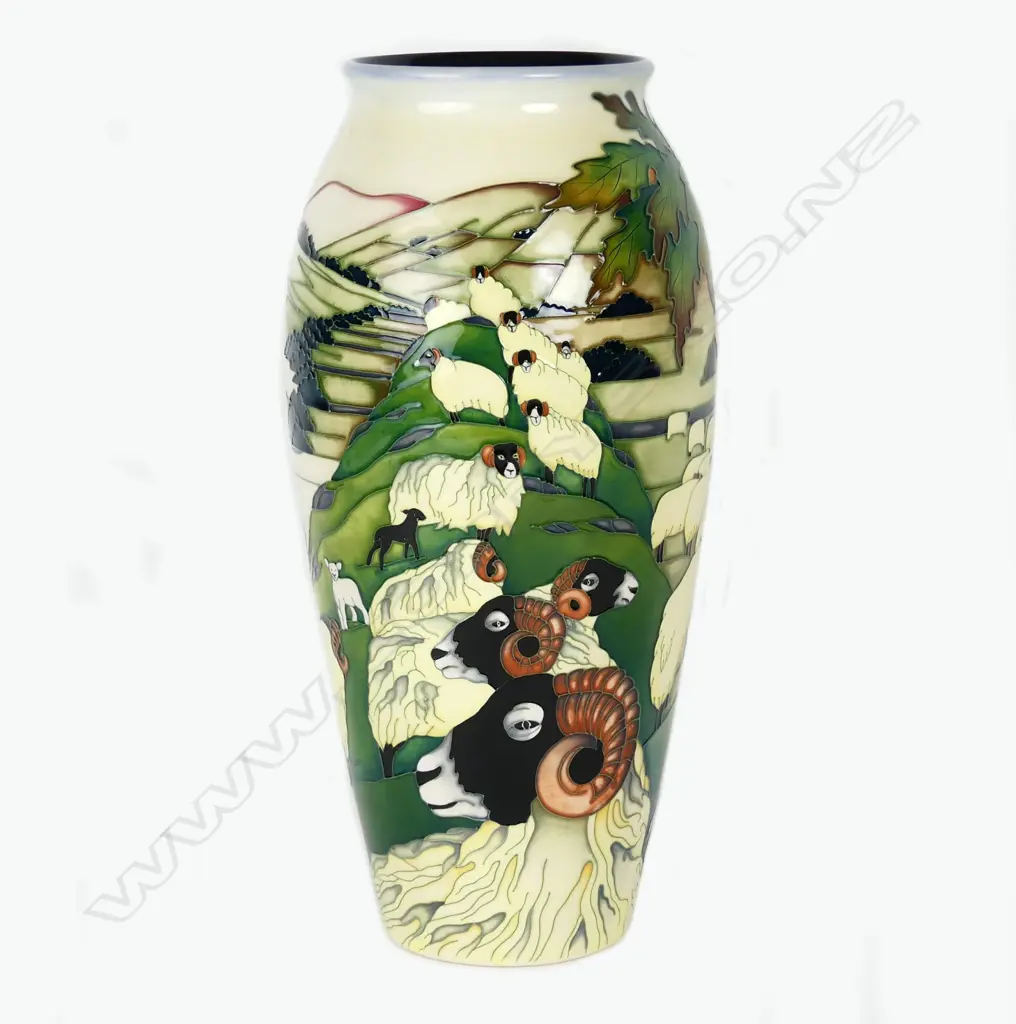 A contemporary Moorcroft vase Image 1++