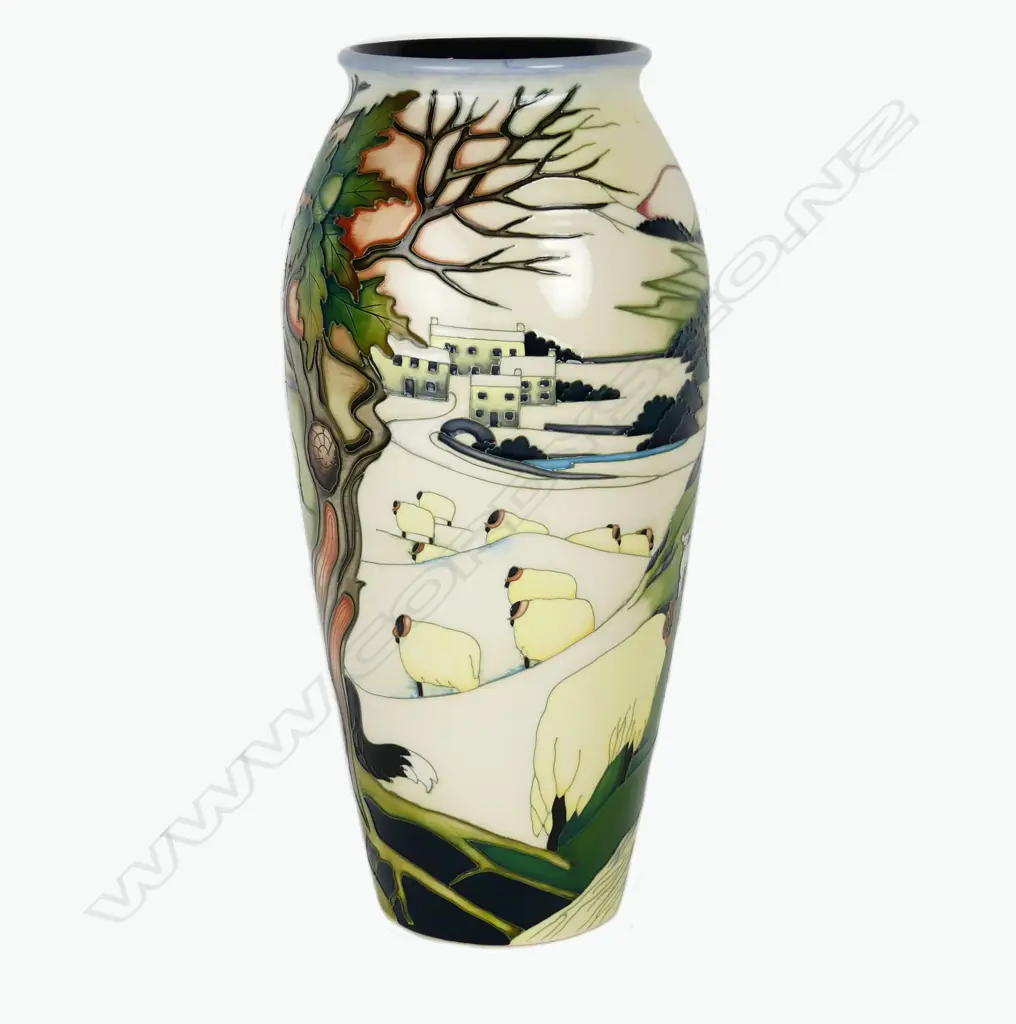 A contemporary Moorcroft vase Image 1++