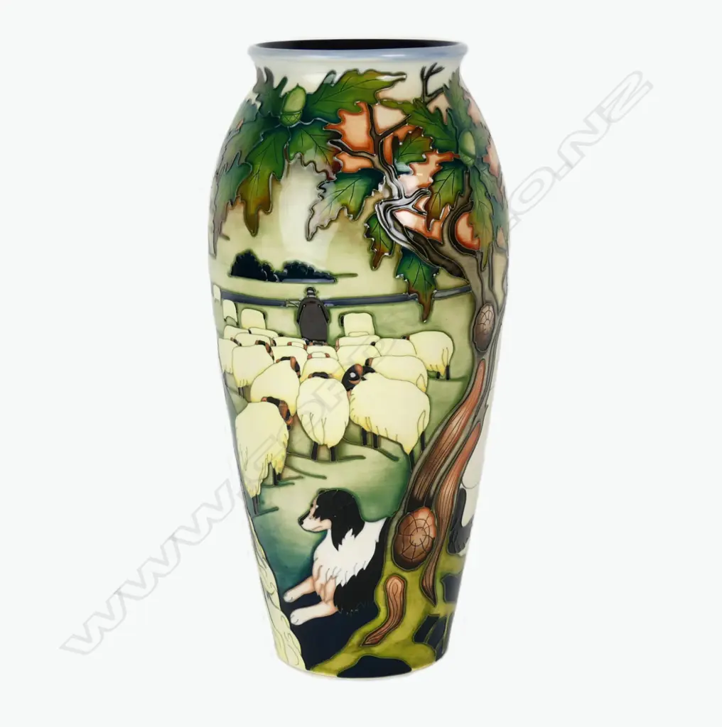 A contemporary Moorcroft vase Image 1++