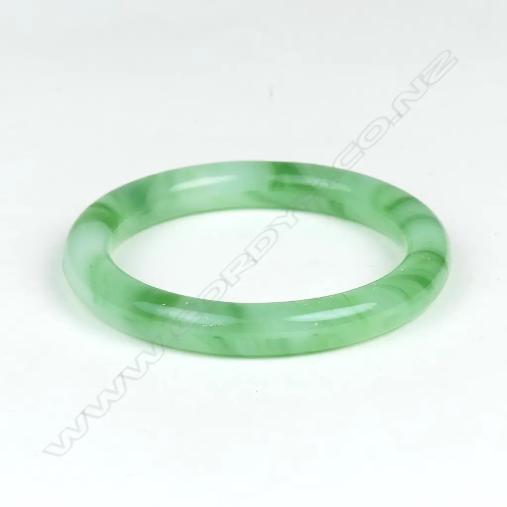 CHINESE APPLE GREEN JADE BANGLE Image 1++