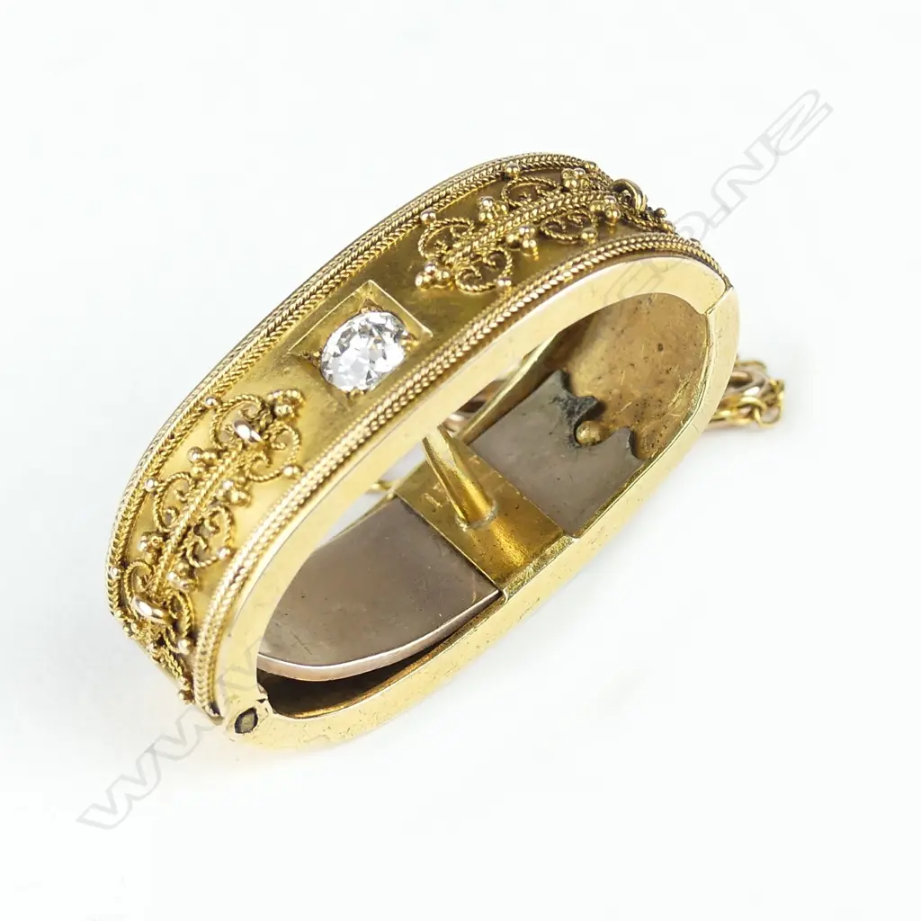 A Victorian 15ct yellow gold and diamond scarf clip Image 1++