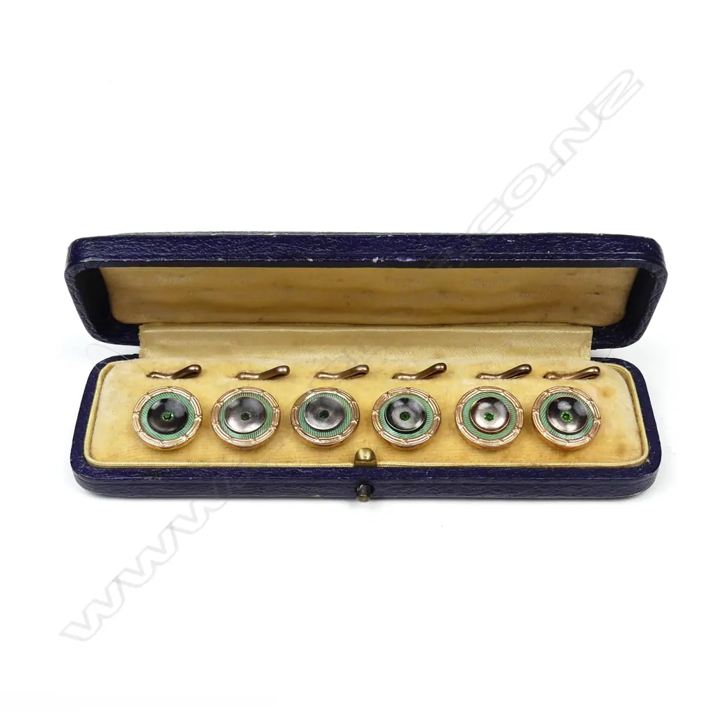 A cased set of six Edwardian dress shirt studs Image 1++
