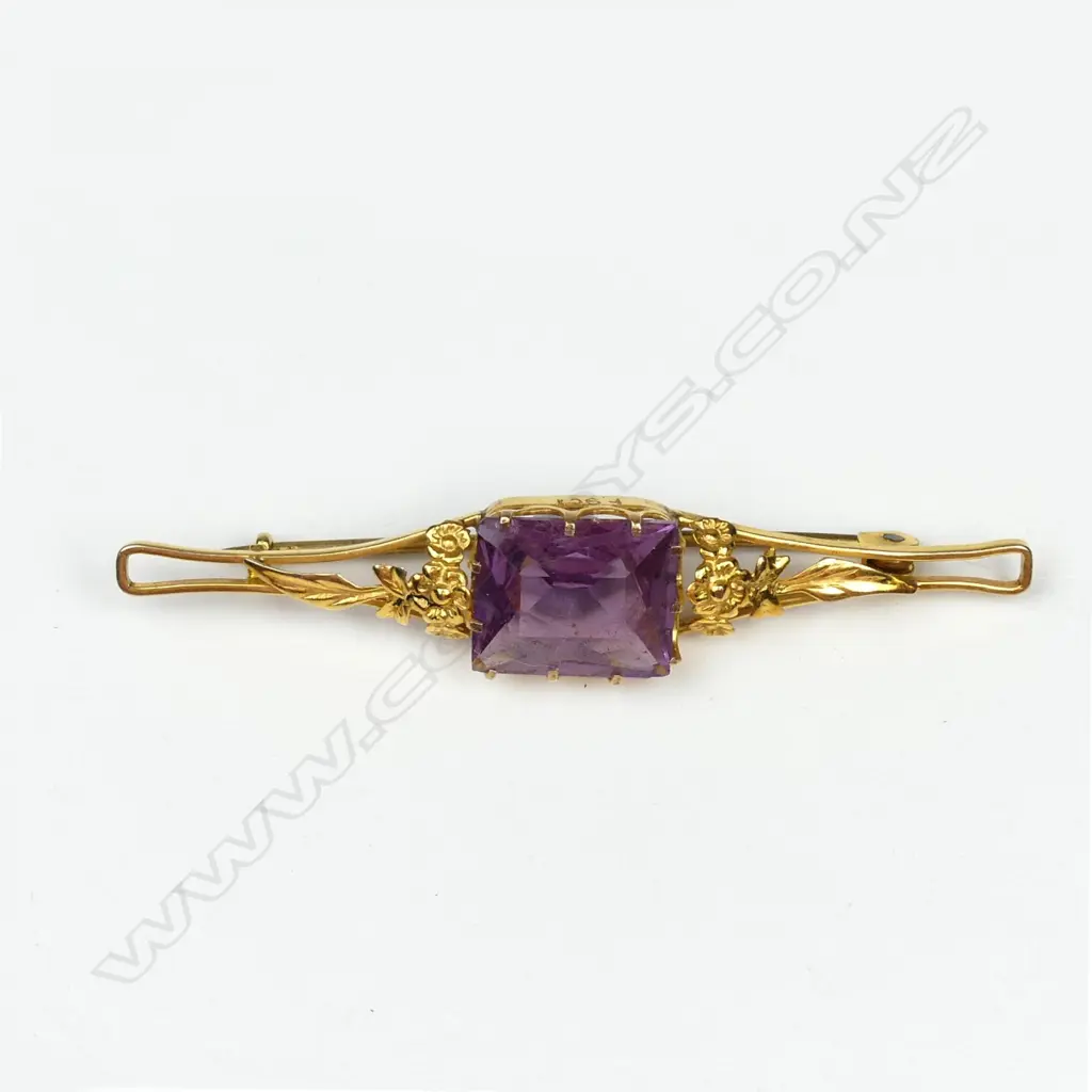 An Edwardian 9ct gold and amethyst brooch Image 1++
