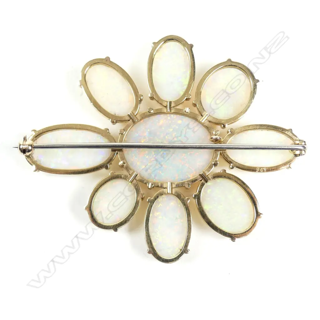 A 9ct gold and opal brooch Image 1++