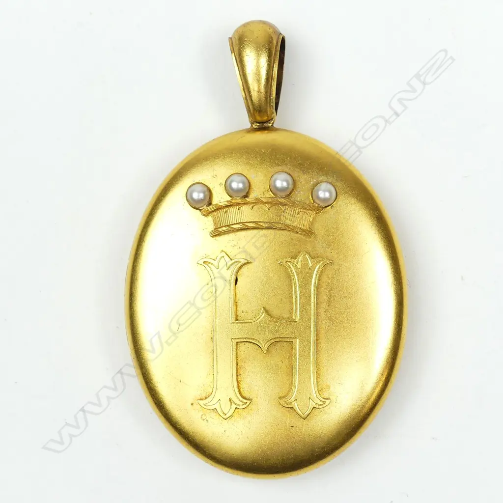 A large an impressive Victorian gold mourning locket Image 1++