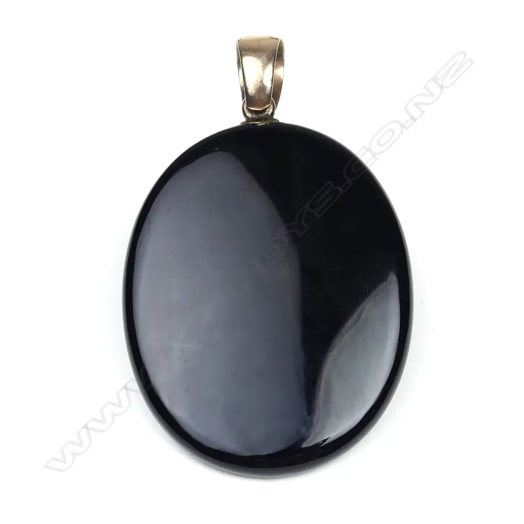 A Victorian mourning locket Image 1++