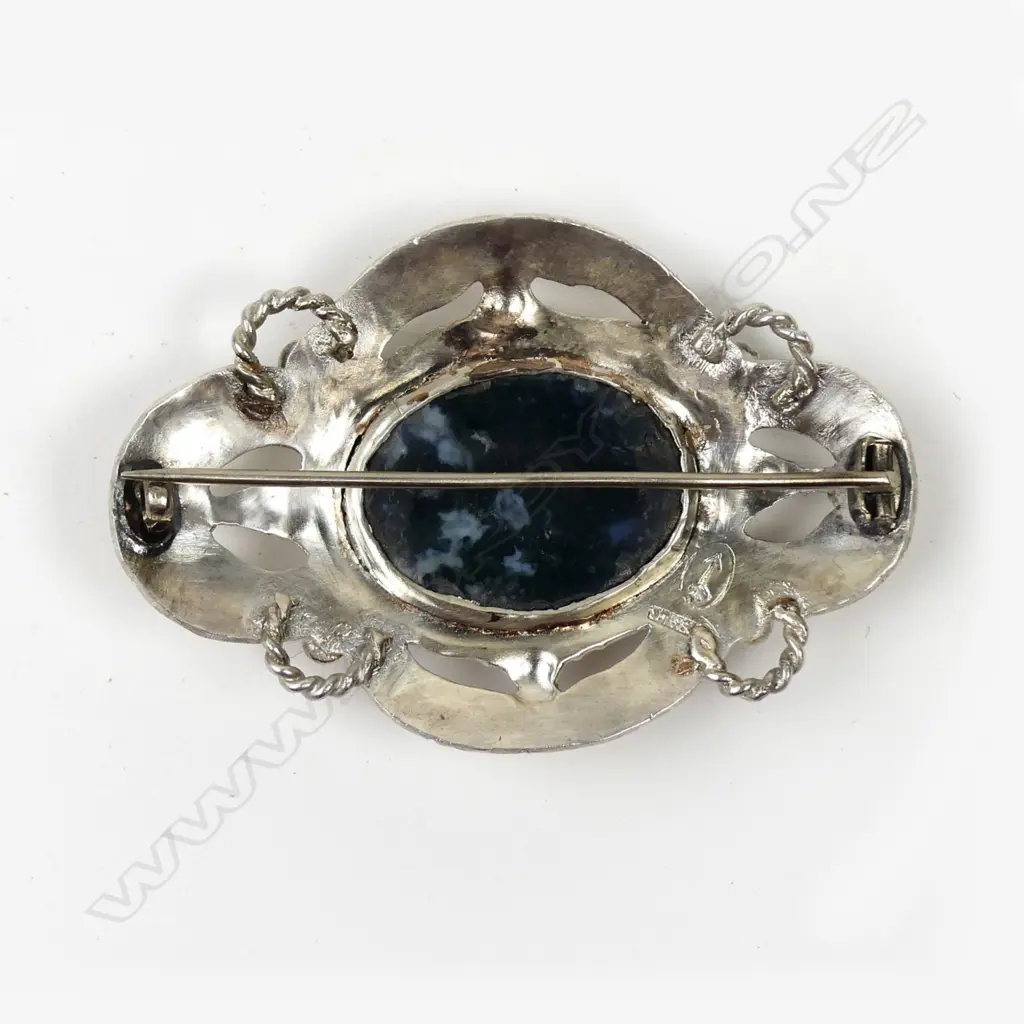 An Edith Morris (NZ 1896-1965) Arts & Crafts silver brooch Image 1++