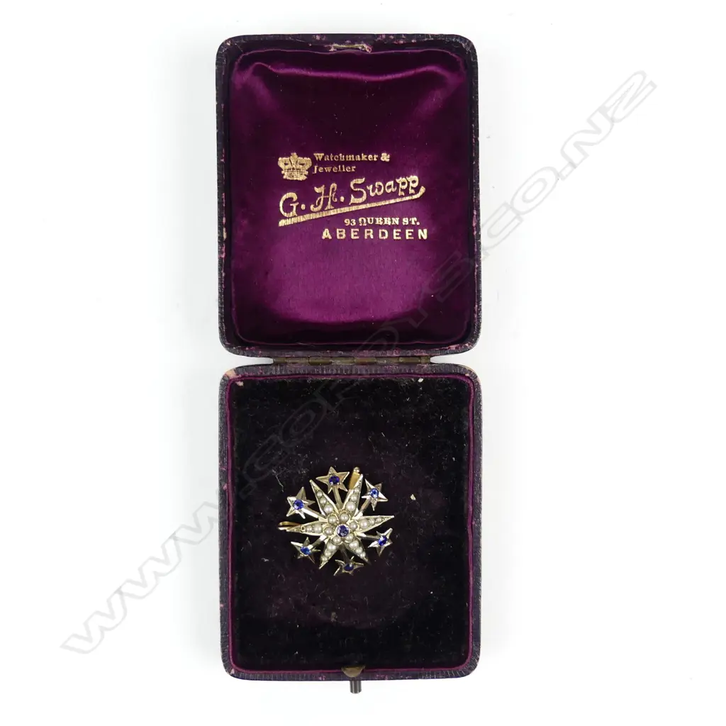 A Victorian 9ct gold pendant/brooch Image 1++