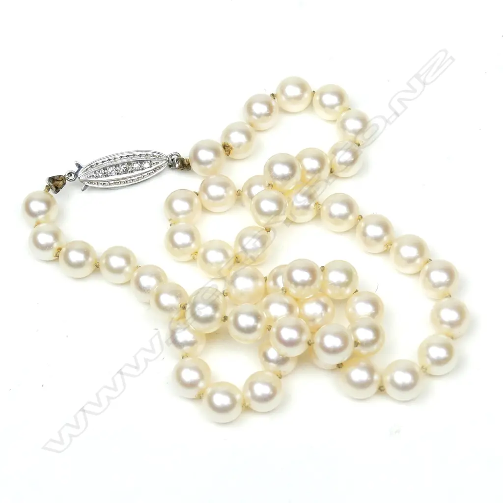 A cultured pearl necklace Image 1++