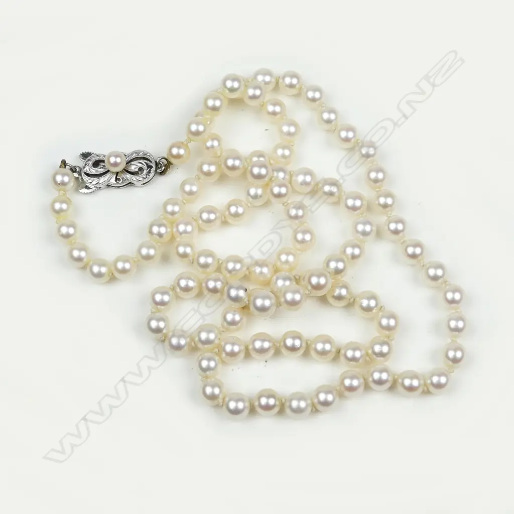 A Mikimoto pearl necklace Image 1++