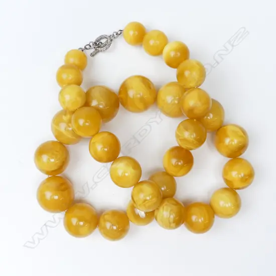A Baltic amber bead necklace