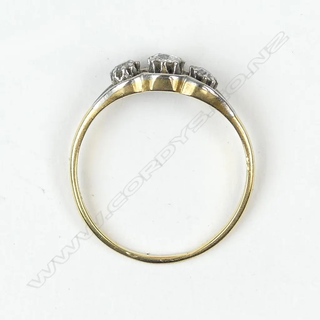 An estate 18ct gold and three stone diamond ring Image 1++