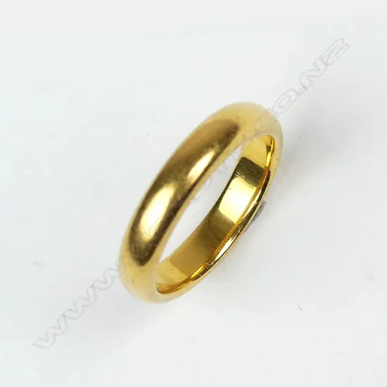 An estate 22ct gold wedding band