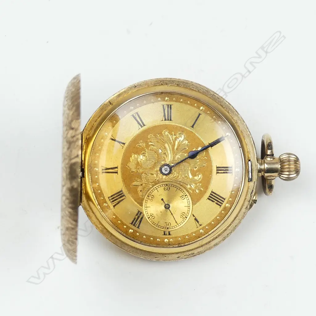 A 9ct gold cased lady's full hunter pocket watch Image 1++