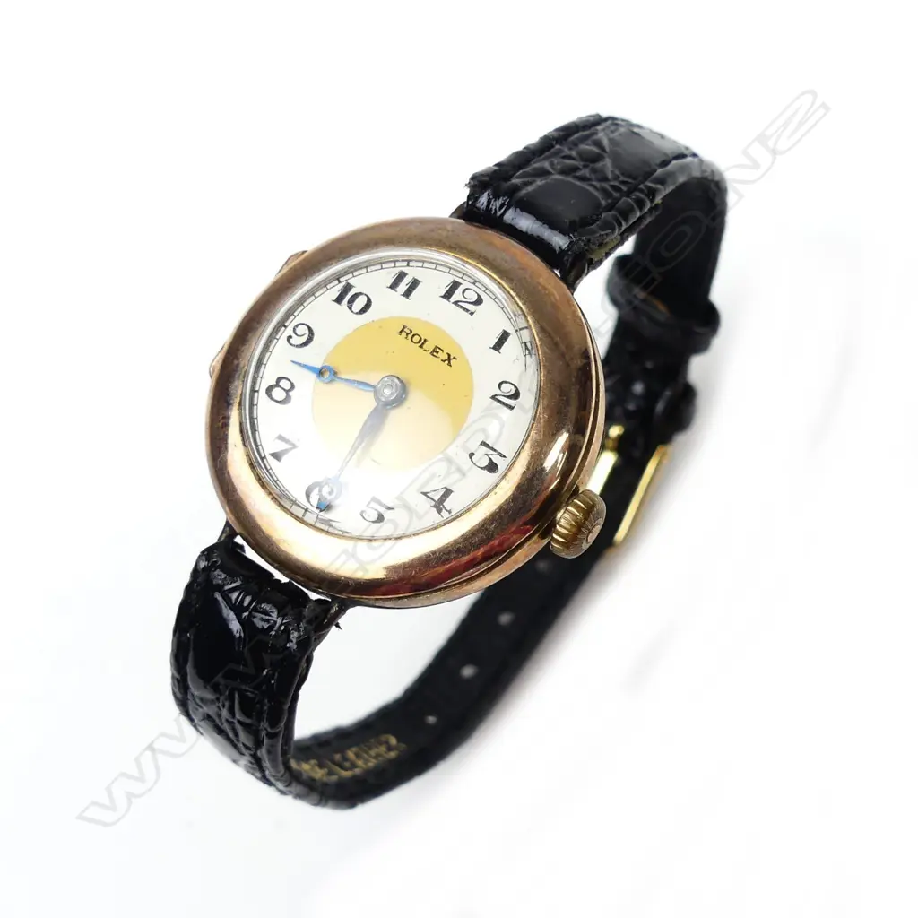 A lady's 9ct gold Rolex wristwatch Image 1++