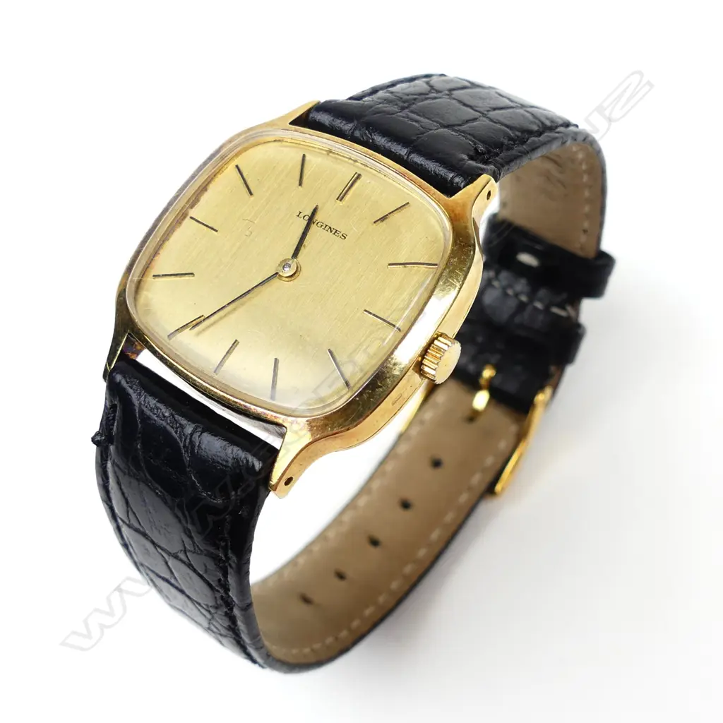 A Longines 18ct gold gent's dress wristwatch Image 1++