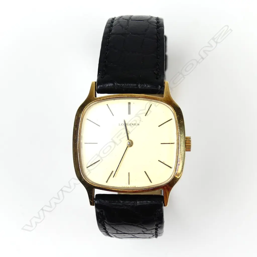 A Longines 18ct gold gent's dress wristwatch Image 1++