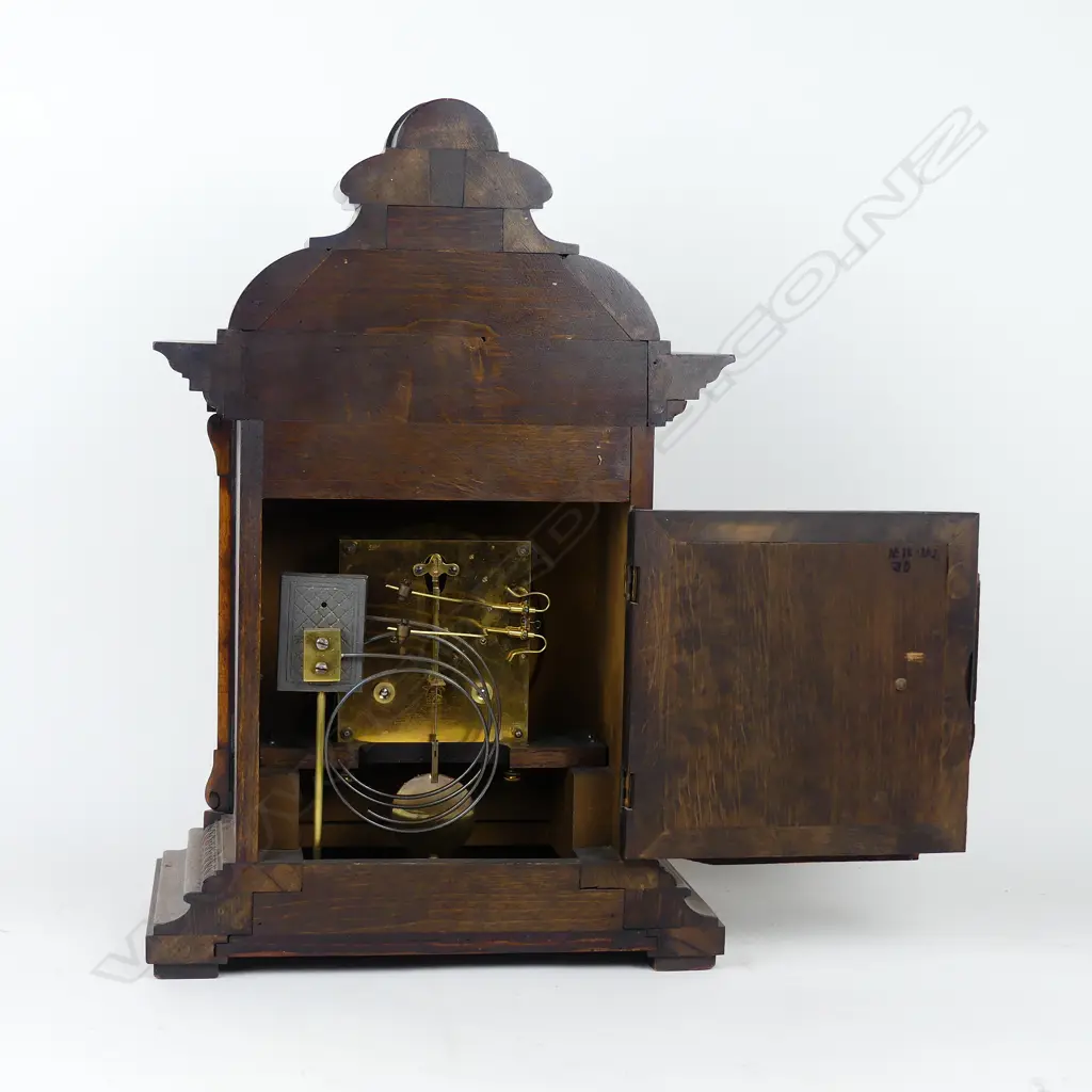 A Victorian oak cased mantel clock Image 1++
