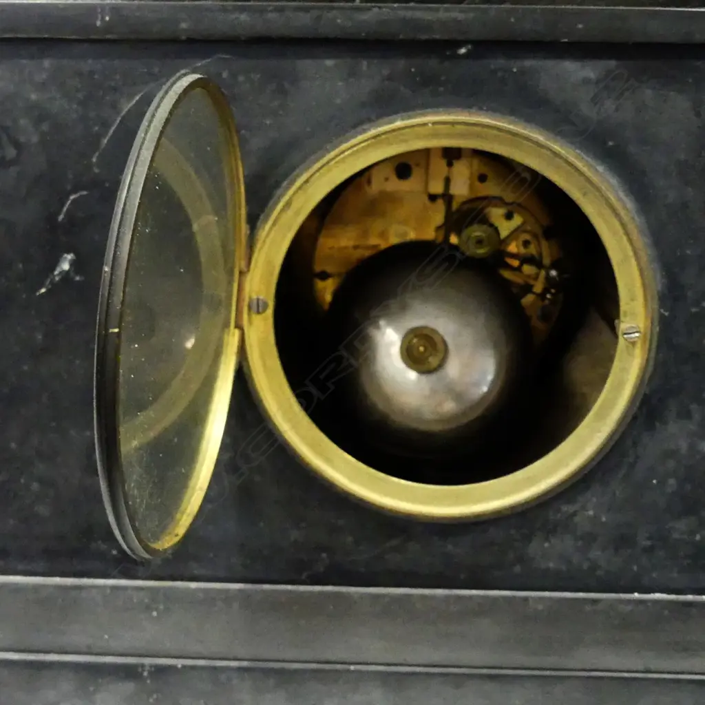 A Victorian black marble mantel clock Image 1++