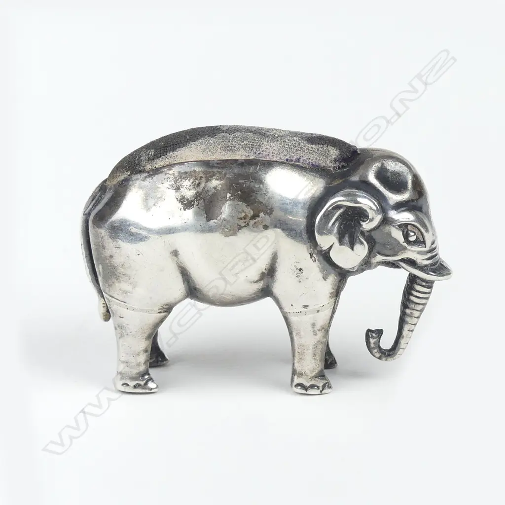 An Edwardian silver novelty elephant pin cushion Image 1++