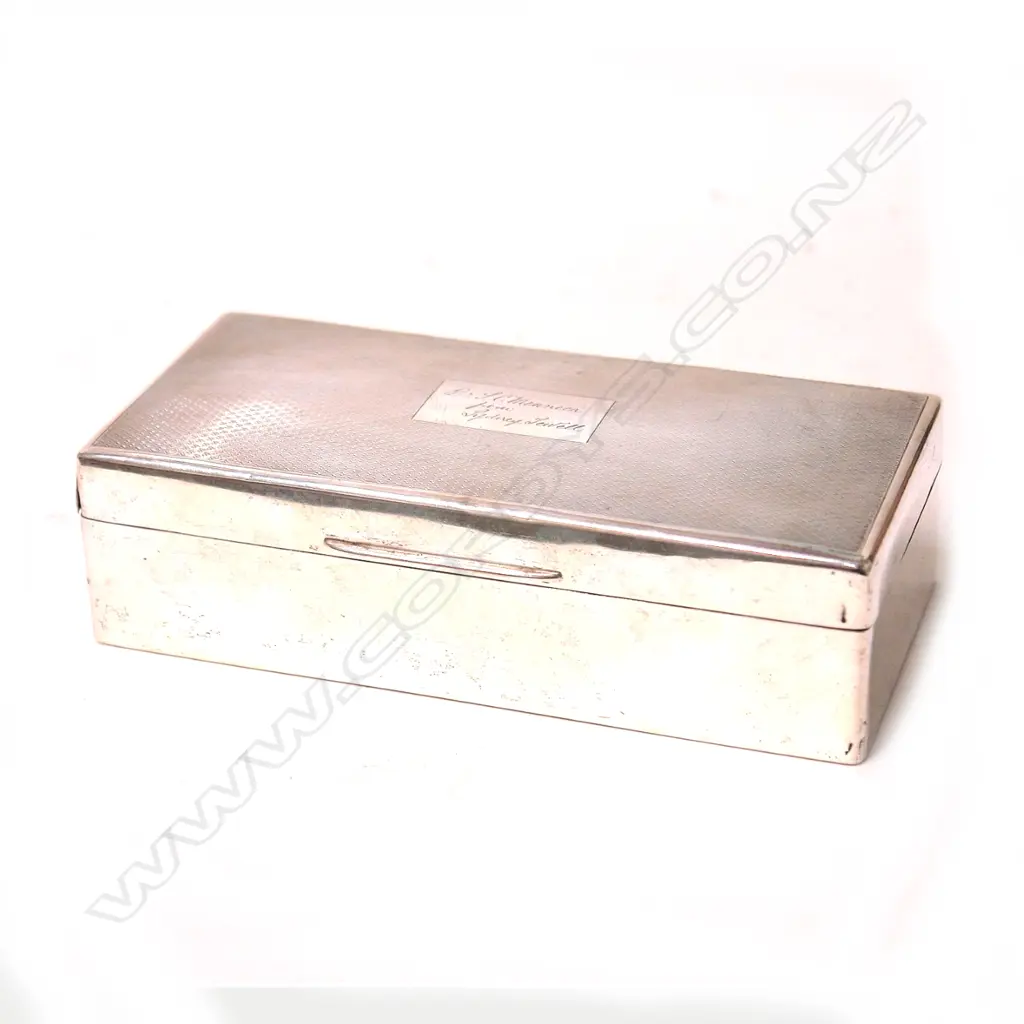 A 1920s large silver cigarette box Image 1++