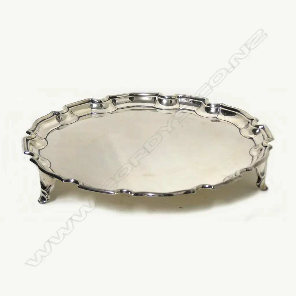 A silver salver Image 1++
