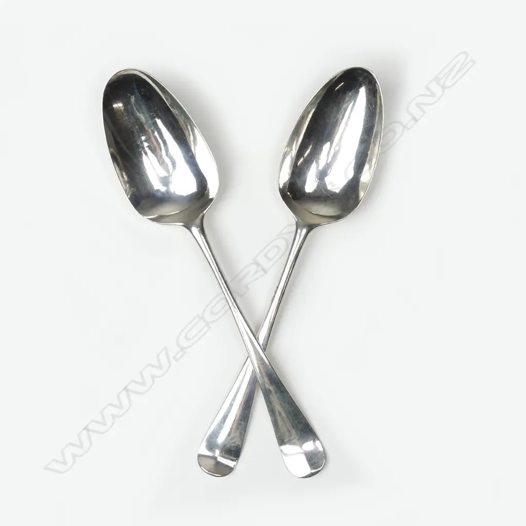 A pair of George III Hanoverian picture back spoons Image 1++
