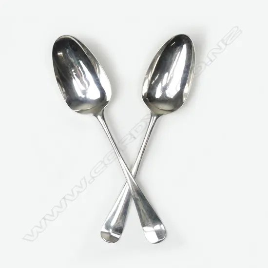 A pair of George III Hanoverian picture back spoons