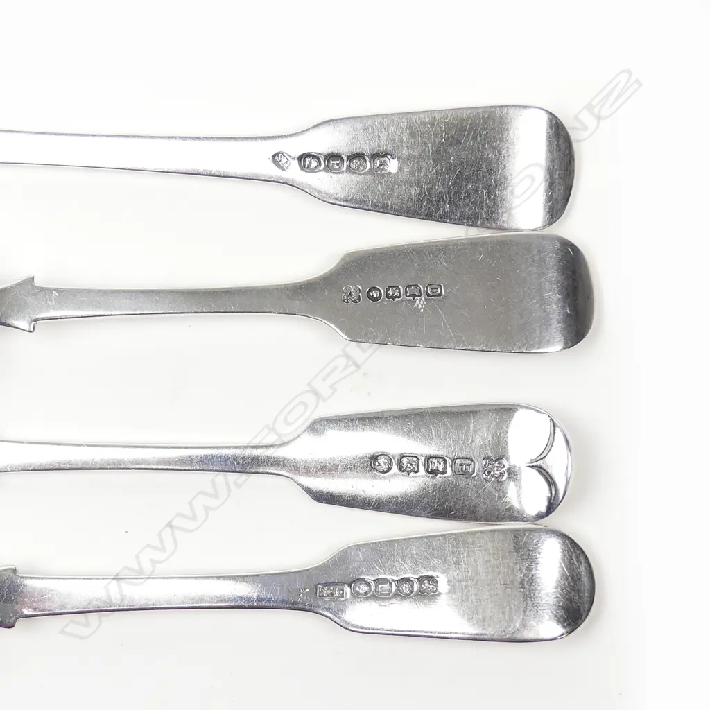 A silver fiddle pattern part cutlery set Image 1++