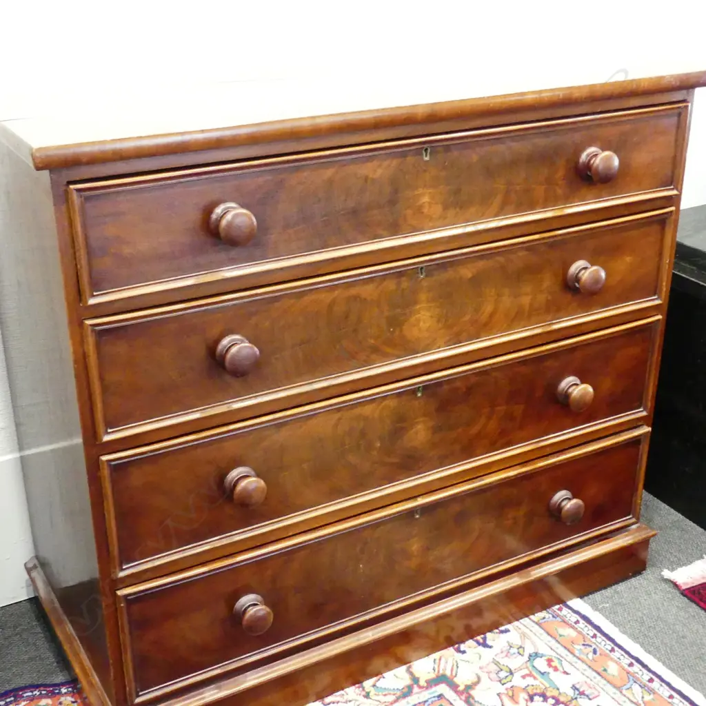A Victorian mahogany flat front four drawer chest Image 1++