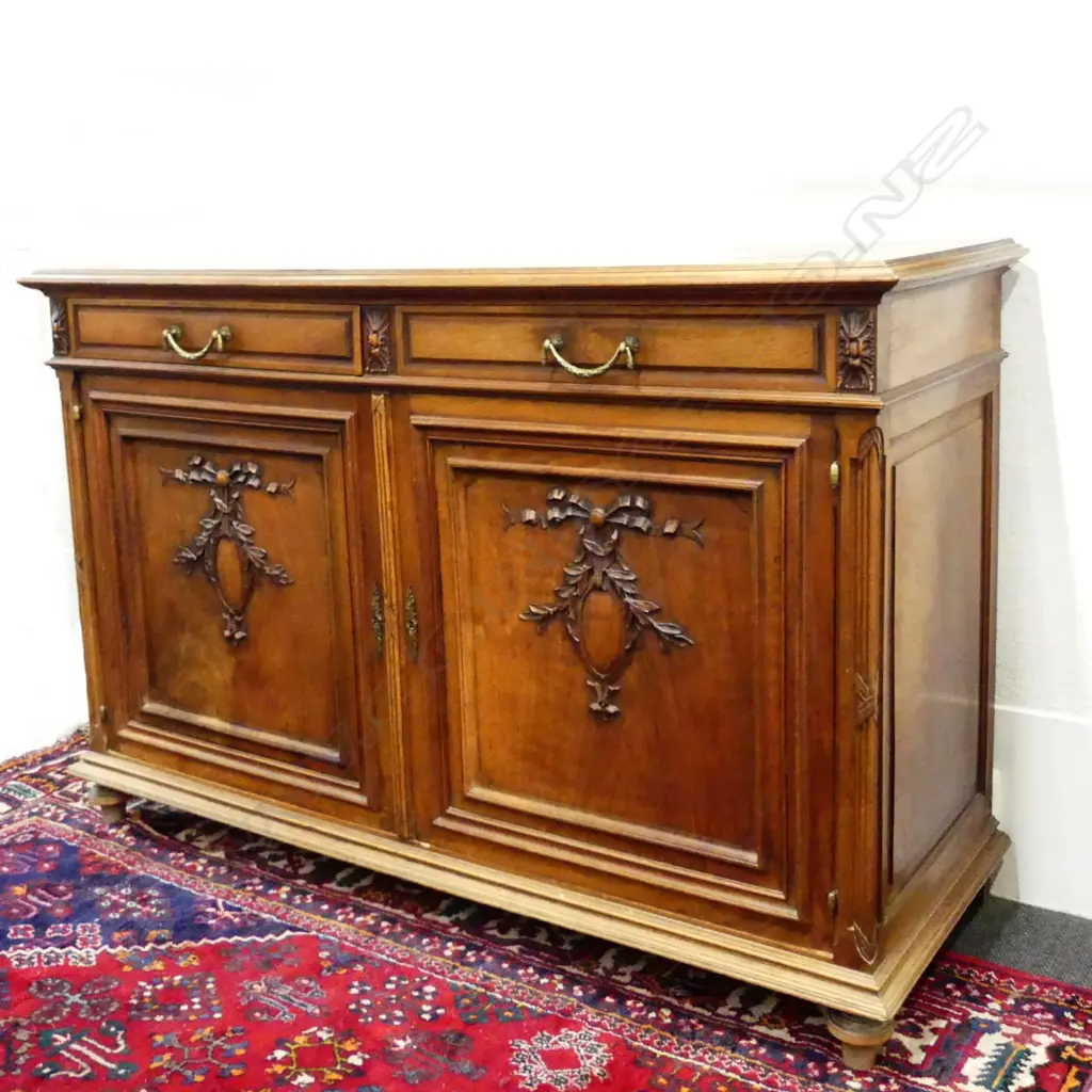A 19thC French walnut small sideboard Image 1++