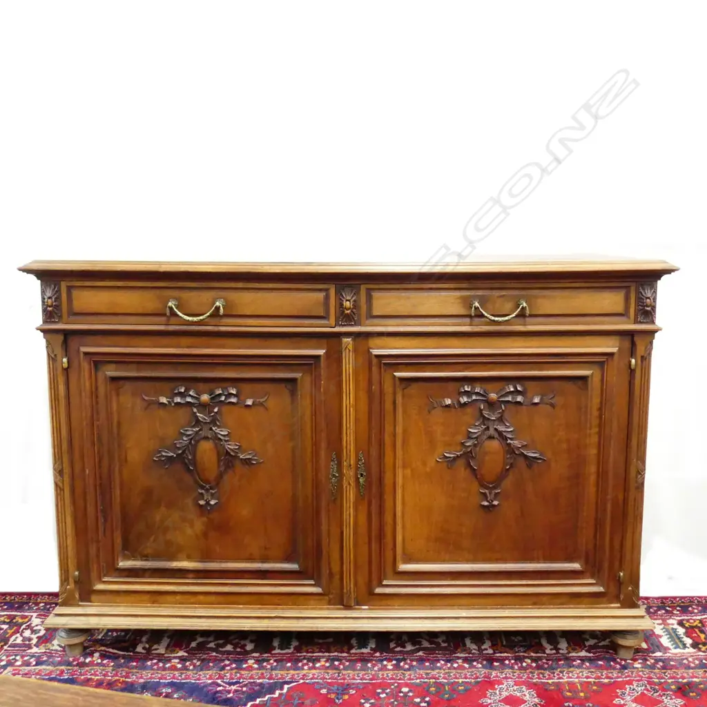 A 19thC French walnut small sideboard Image 1++