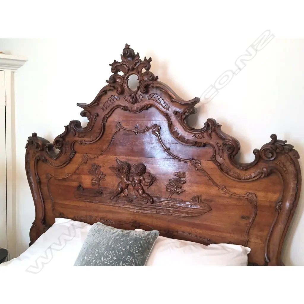A rare and special 19thC Venetian rococo bed Image 1++