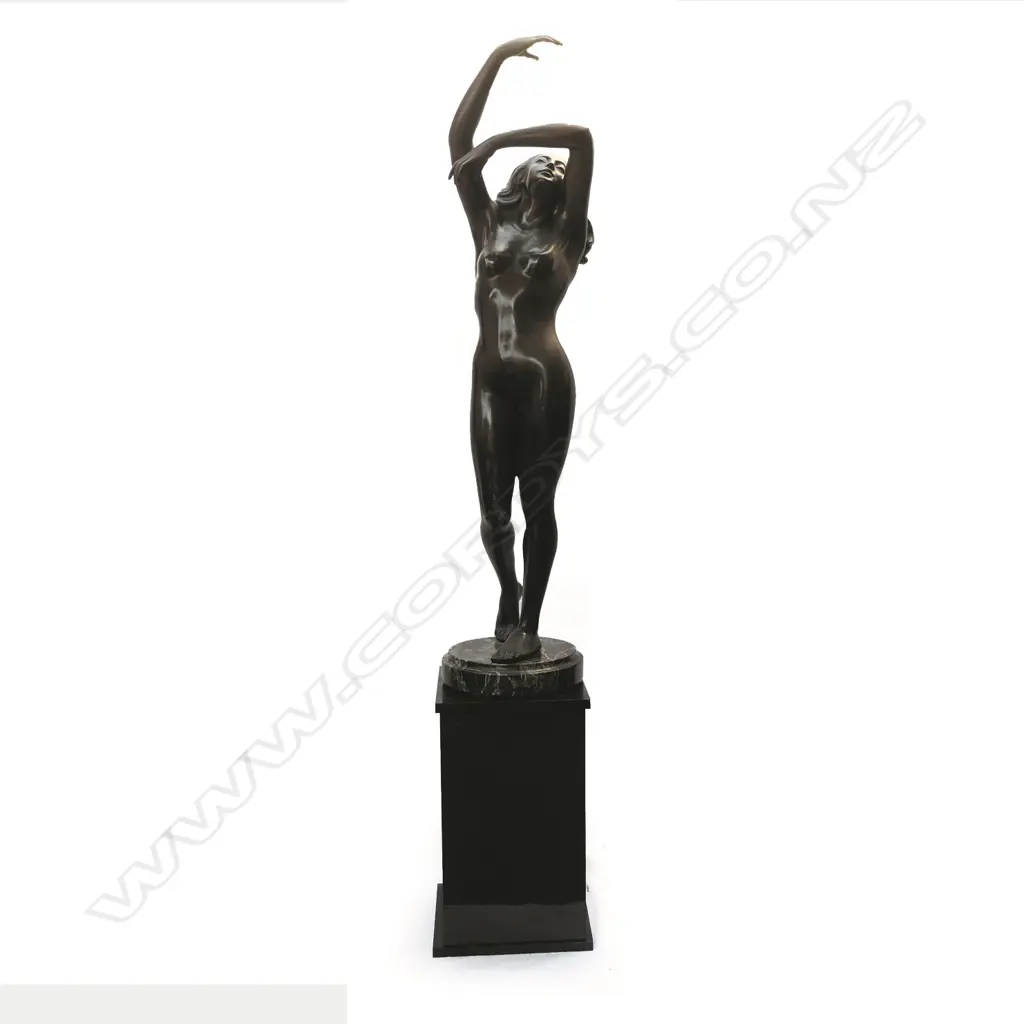 An impressive classical style 20thC large bronze naked woman sculpture Image 1++