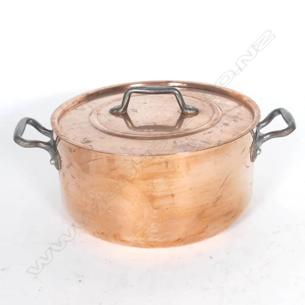 A set of five graduating French copper pots Image 1++