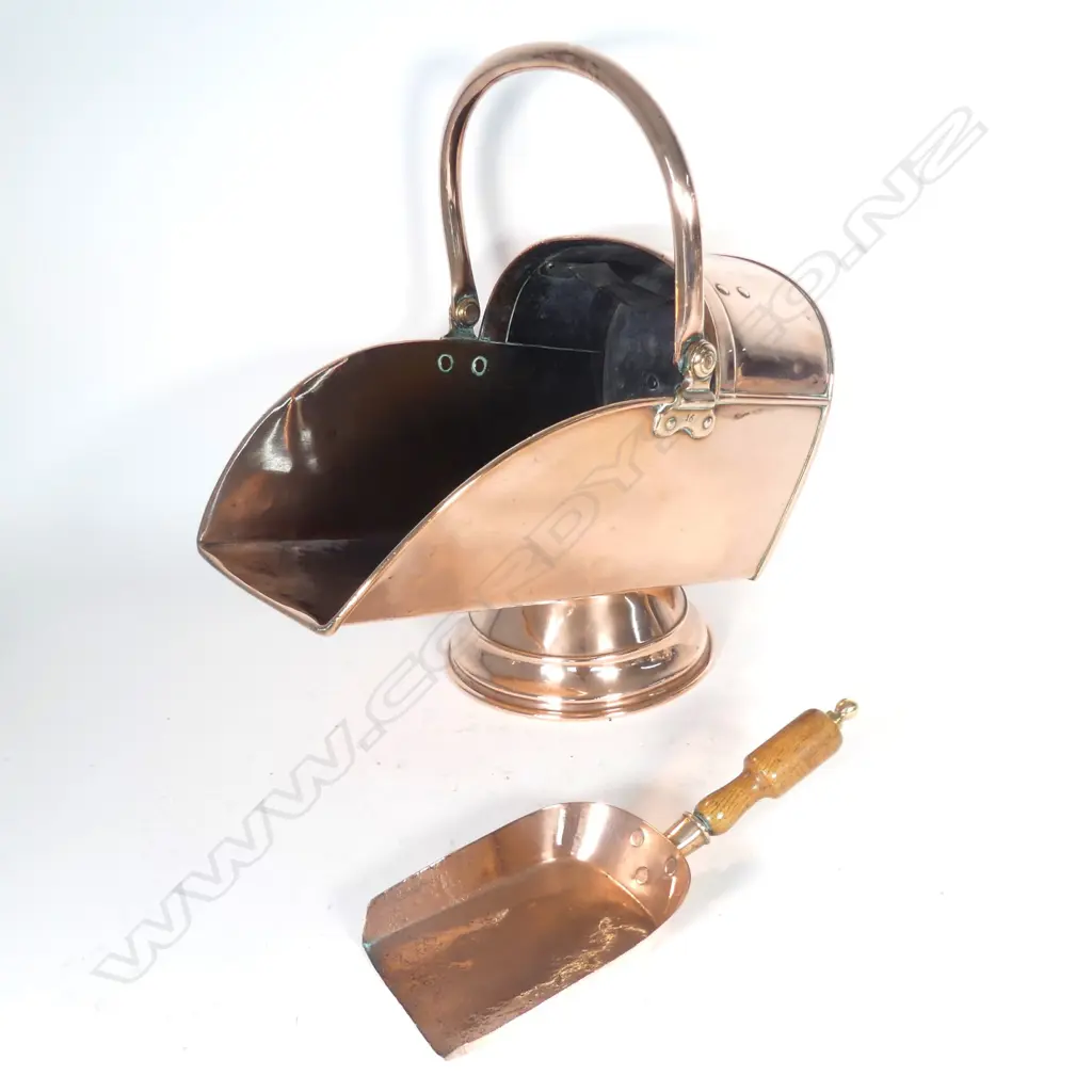 A Victorian copper coal scuttle Image 1++