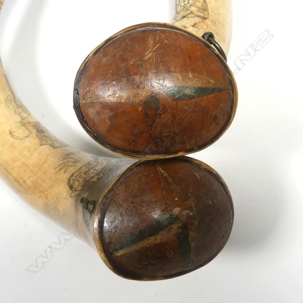 A pair of 19thC Scottish scrimshaw ox horns Image 1++