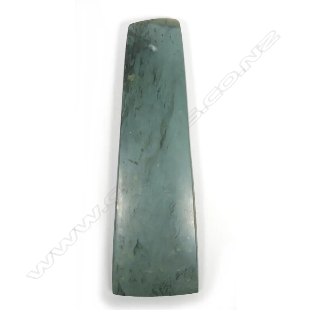 An exceptional large and impressive old Maori inanga pounamu toki Image 1++