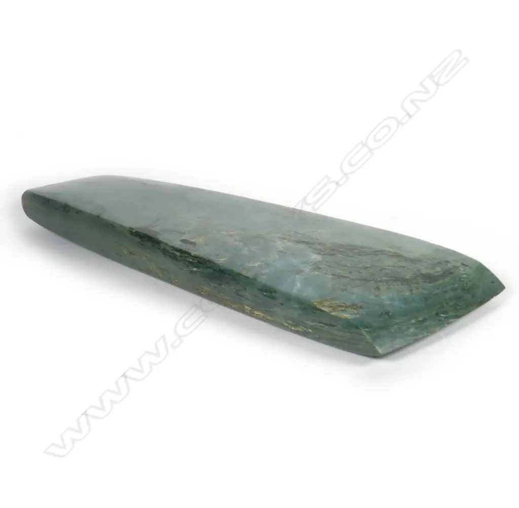An exceptional large and impressive old Maori inanga pounamu toki Image 1++