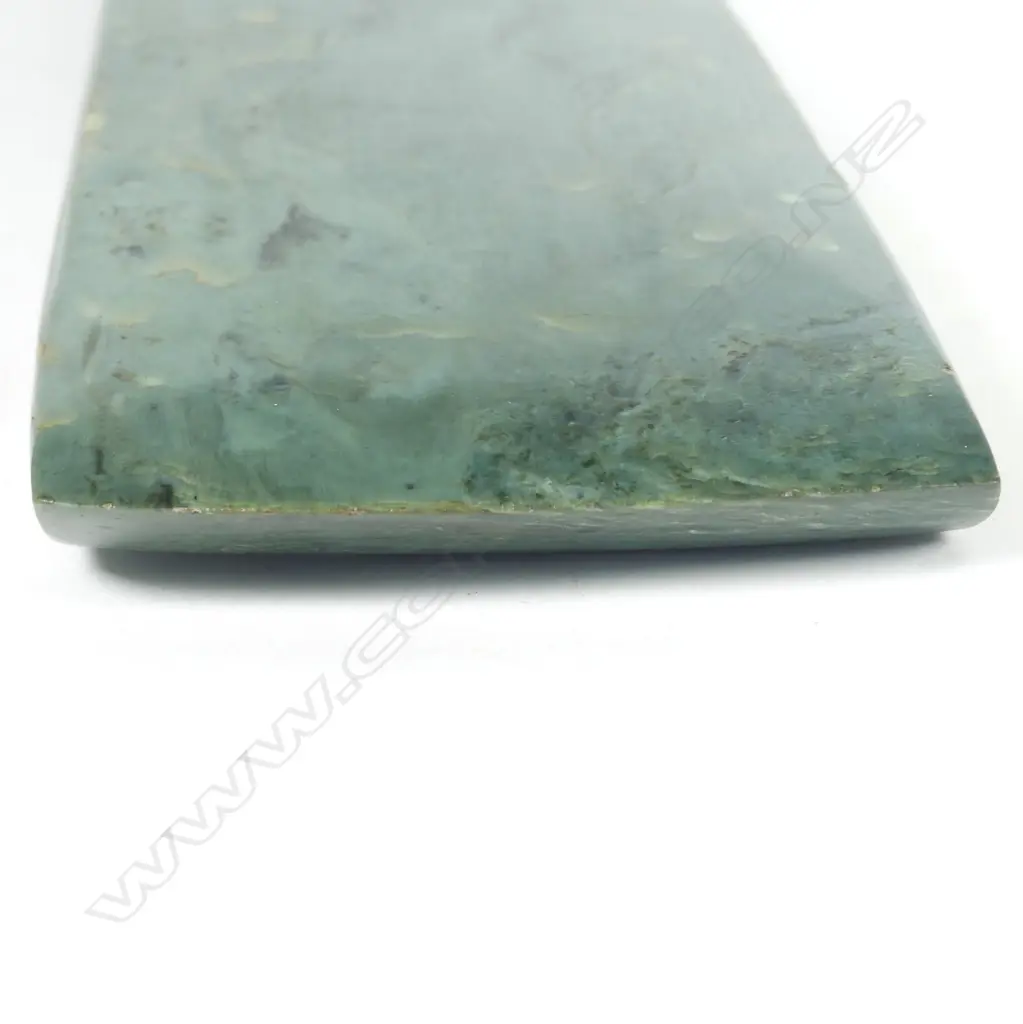 An exceptional large and impressive old Maori inanga pounamu toki Image 1++