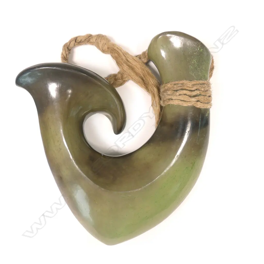 A superb Robyn Stewart fish hook or hei matau Image 1++