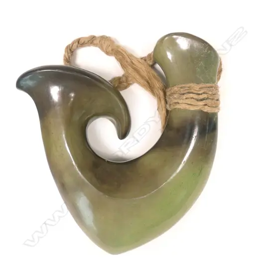 A superb Robyn Stewart fish hook or hei matau